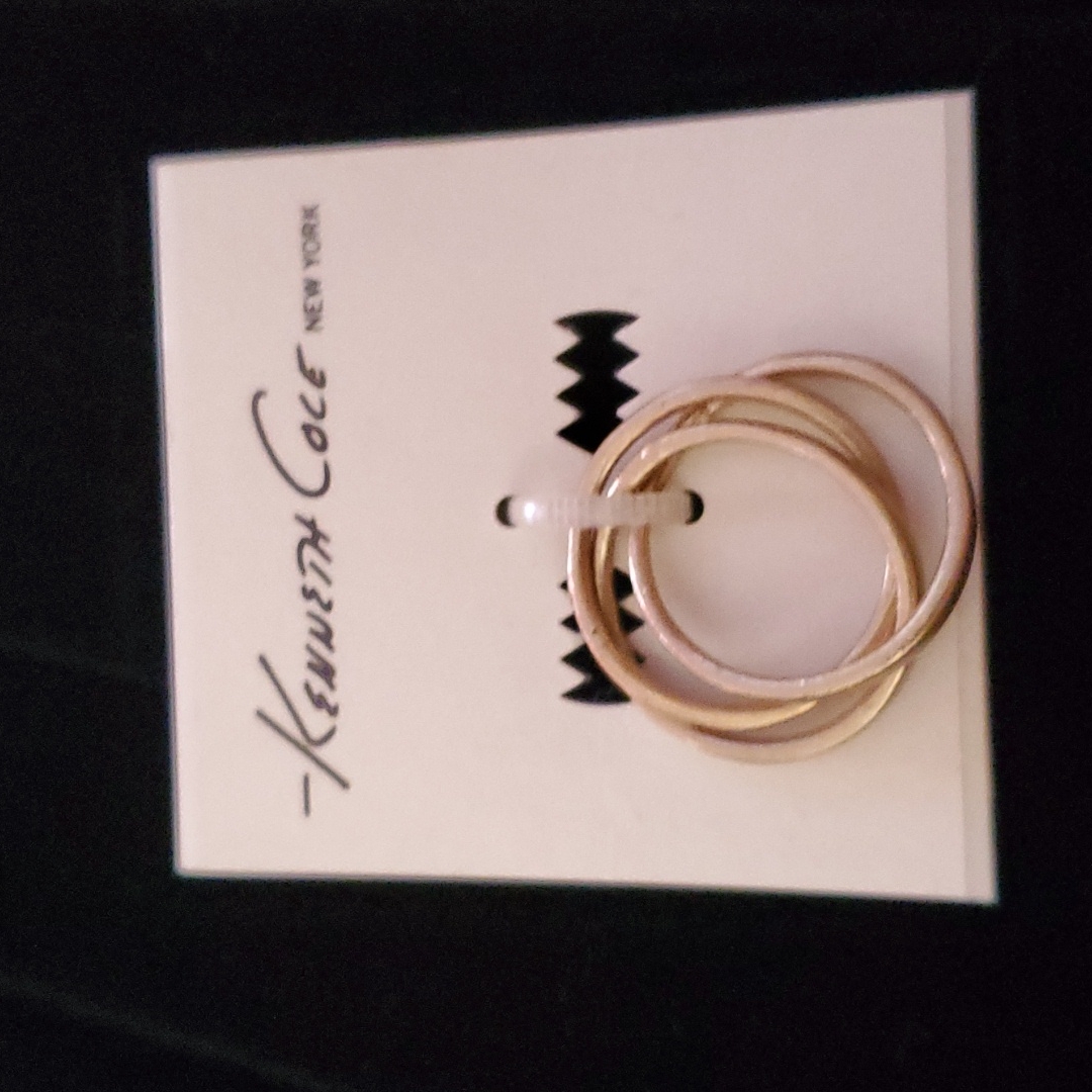 Kenneth Cole Gold Matt Size 7 15$
